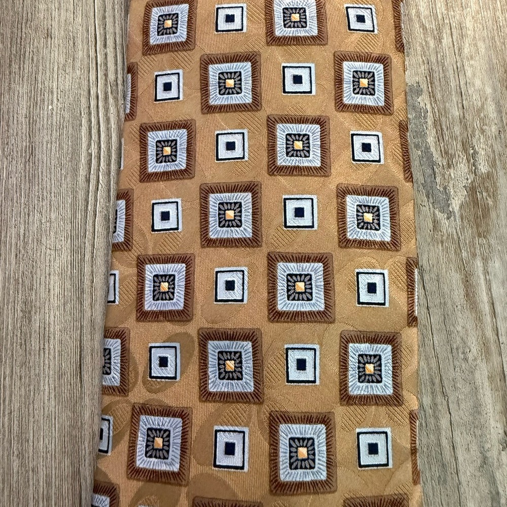 Ermenegildo Zegna Men's 100% Silk Geometric Pattern Beige Tie - Picture 3 of 7